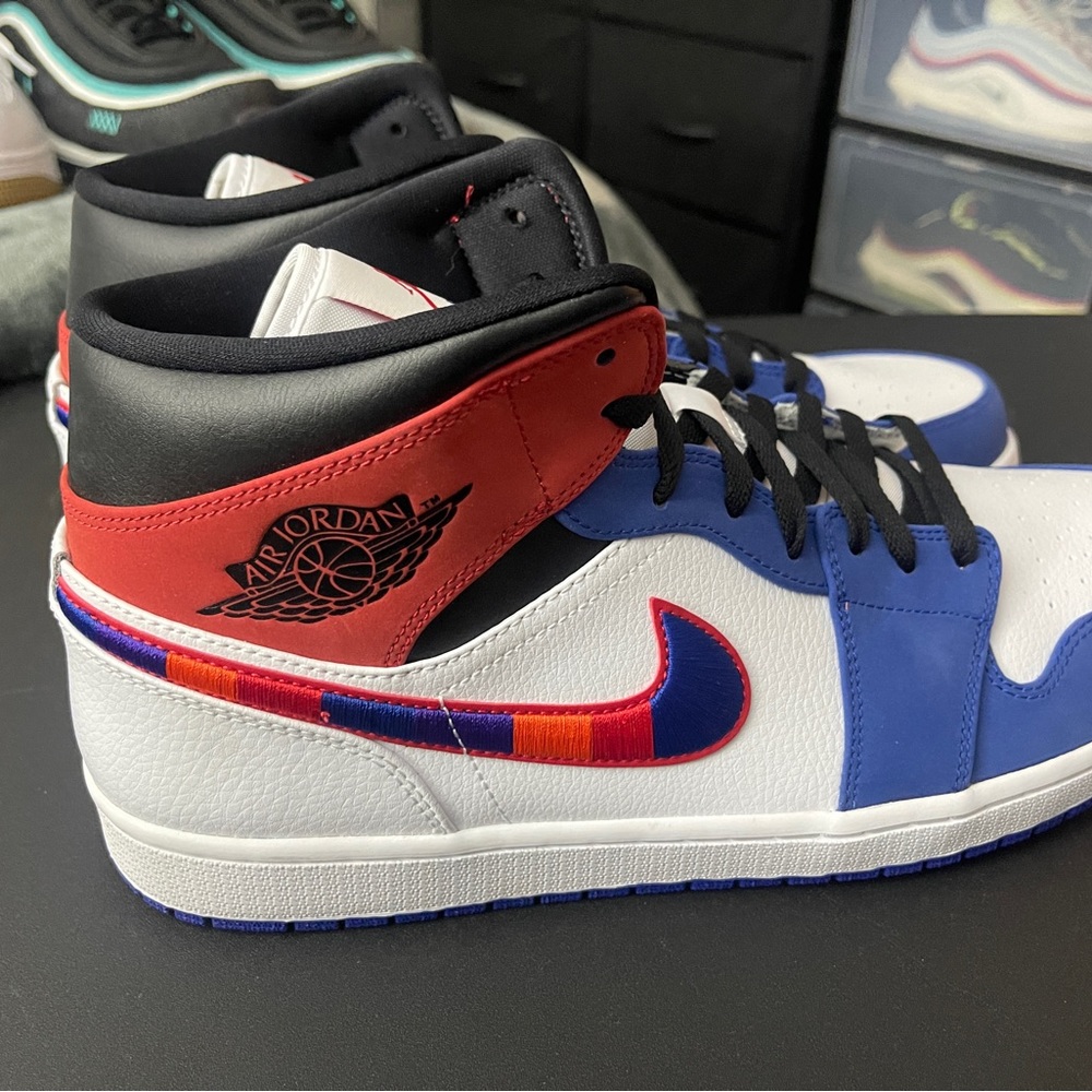 Jordan 1 Mid (Multi-Color Swoosh) - Picture 7 of 7